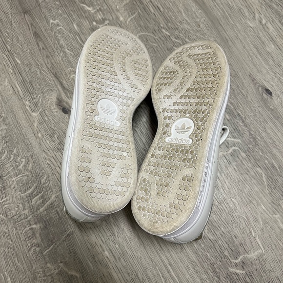 Adidas Stan Smith in Metallic Gold - Picture 4 of 7